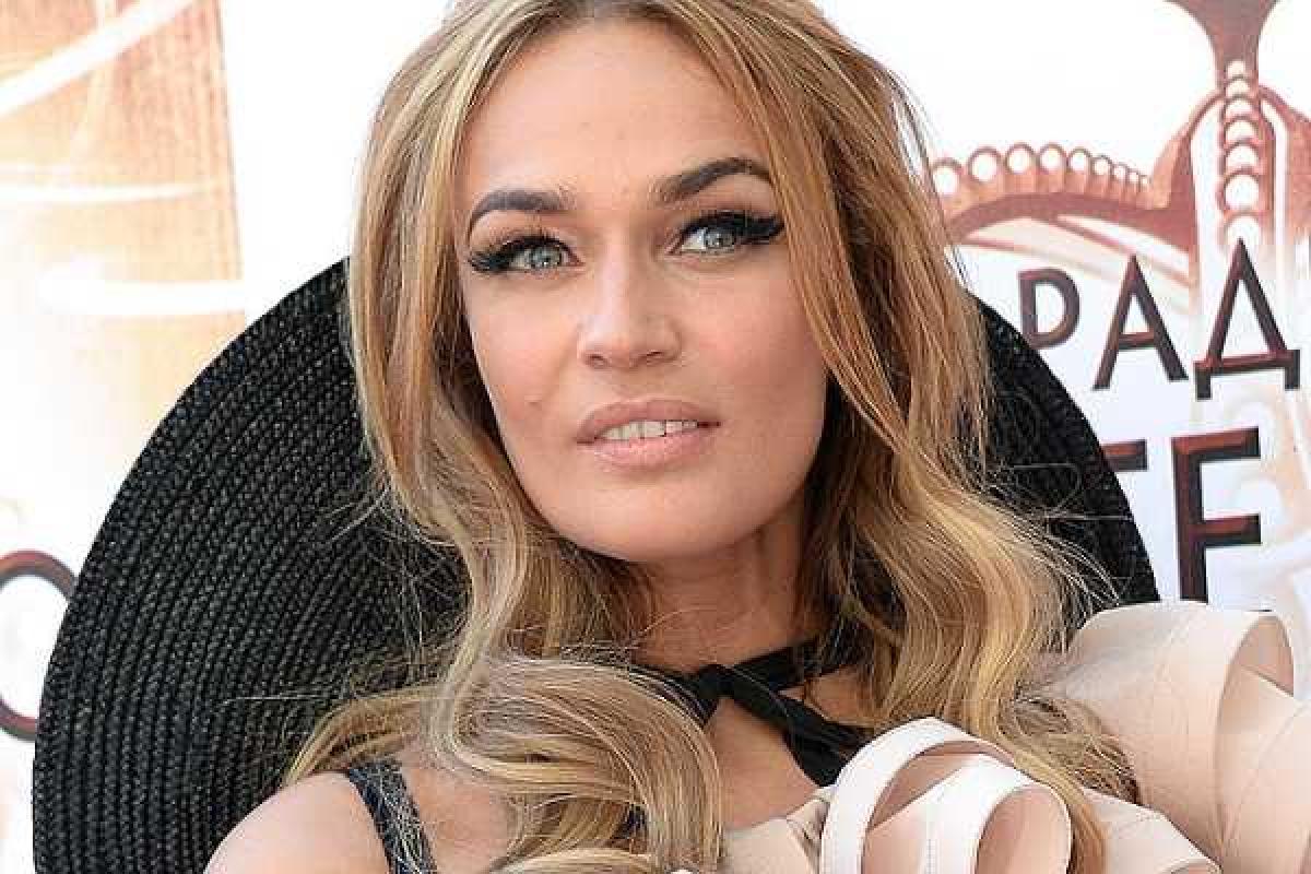 Телеведущая Алена Водонаева шокировала фанатов новым пикантным снимком