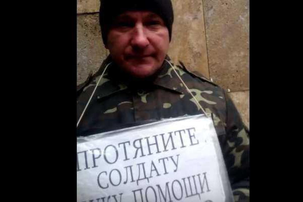 Неравнодушные жители Киева разоблачили мошенника, "работающего" с легендой "ранен на Донбассе" Неравнодушные жители Киева разоблачили мошенника, "работающего" с легендой "ранен на Донбассе"