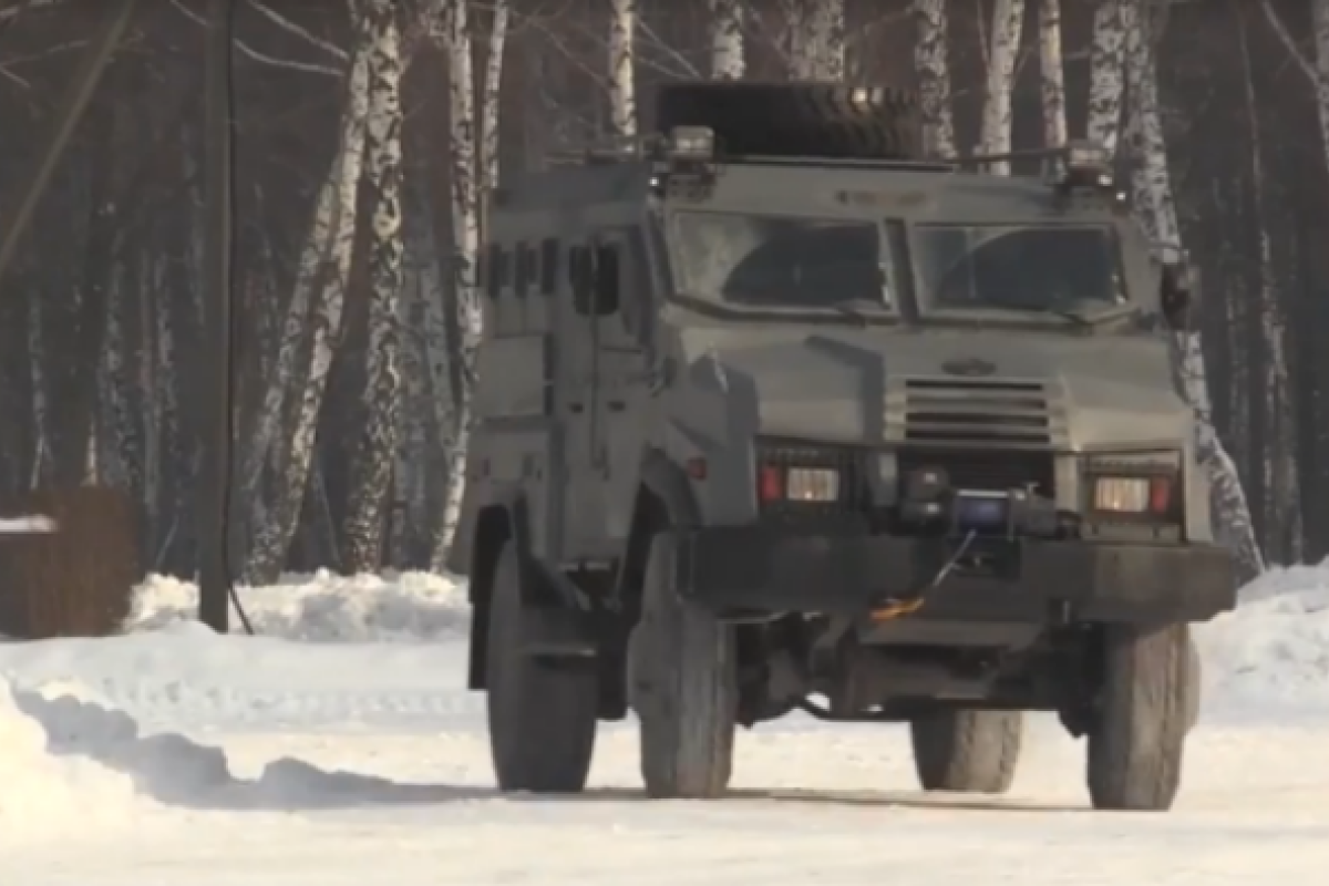 Бойцы Нацгвардии испытали на полигоне новую бронемашину "Дозор-2" Бойцы Нацгвардии испытали на полигоне новую бронемашину "Дозор-2"