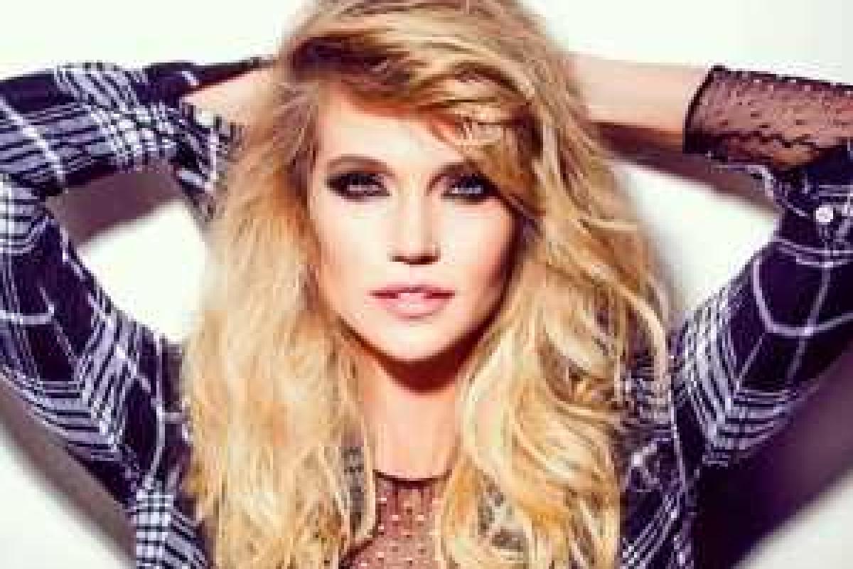 Певица Глюкоза обнажилась для мужского журнала "MAXIM"