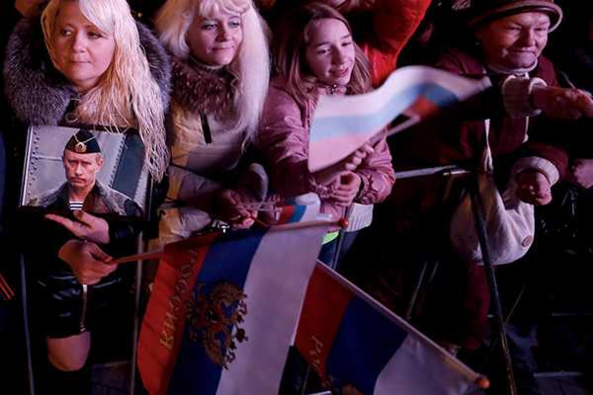 Жители Севастополя в ужасе от поведения "русских хозяев": чеченцы на элитных авто со стрельбой гоняют по улицам города Жители Севастополя в ужасе от поведения "русских хозяев": чеченцы на элитных авто со стрельбой гоняют по улицам города
