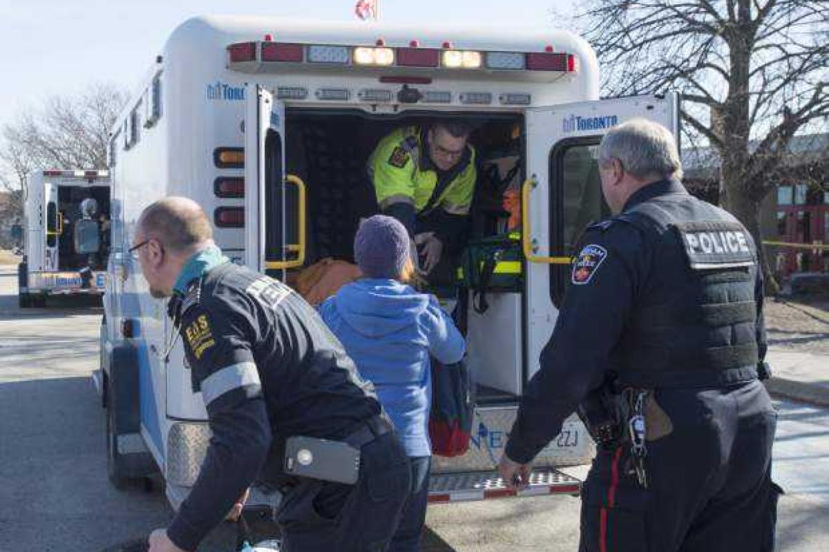 В Канаде школьница пришла в школу, вооружившись двумя ножами: ранения получили восемь человек