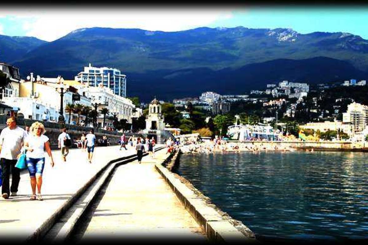 Власти Крыма думают, как справиться с "огромным потоком" российских туристов, которые "хлынут" на курорт Власти Крыма думают, как справиться с "огромным потоком" российских туристов, которые "хлынут" на курорт