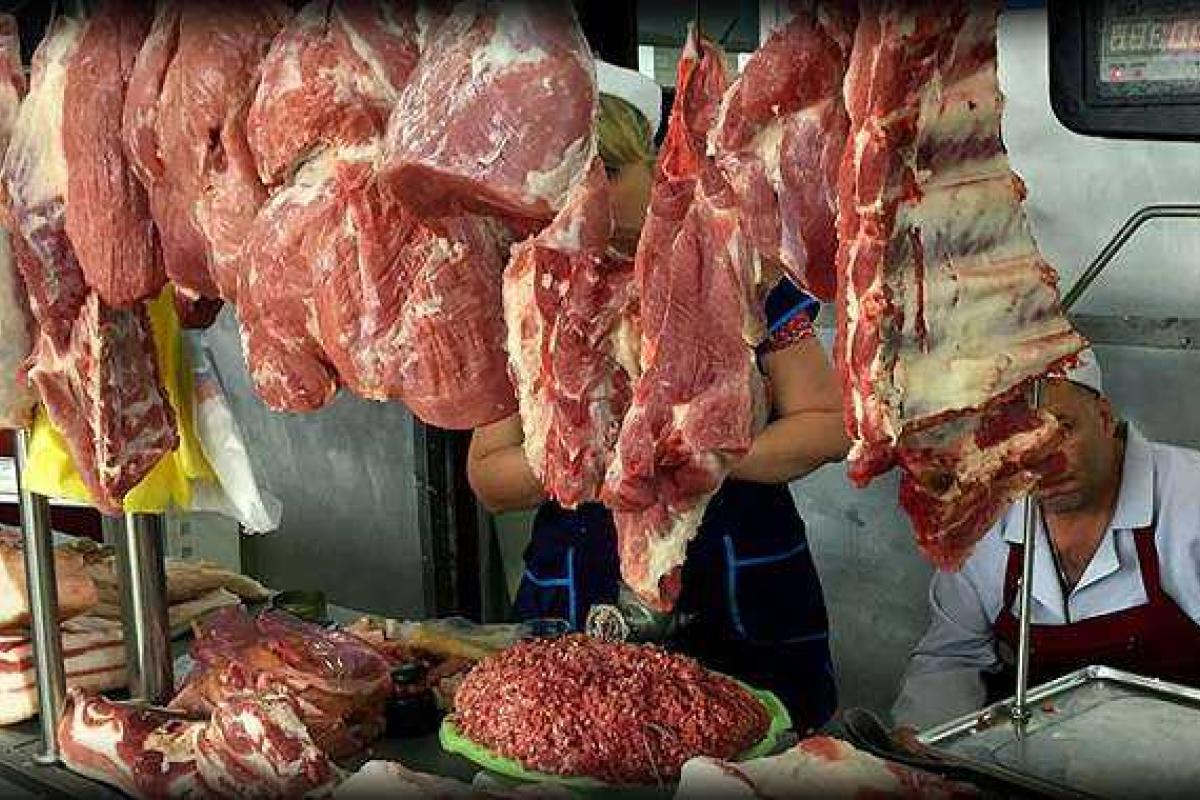 Жители Крыма признаются: стараемся есть "местное" мясо, российское - "плохо пахнет" Жители Крыма признаются: стараемся есть "местное" мясо, российское - "плохо пахнет"