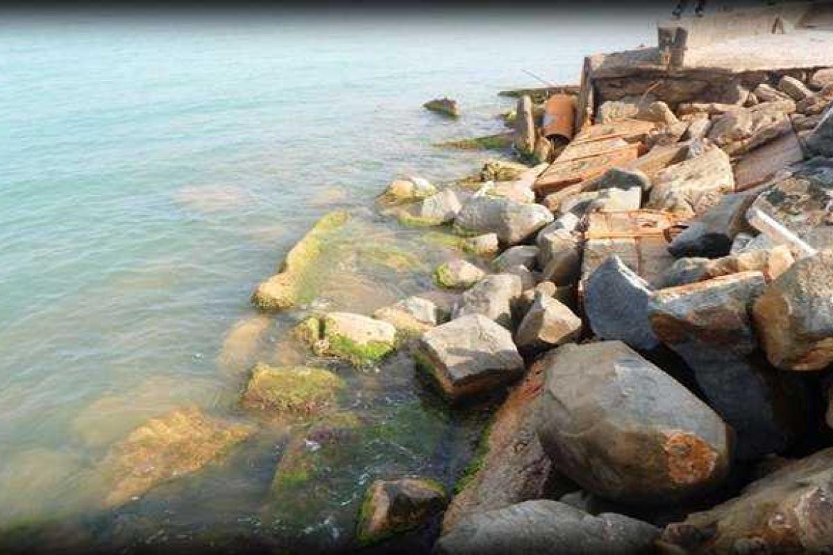 Курортный Крым медленно умирает: рушится береговая инфраструктура, пляжи смывает в море... Курортный Крым медленно умирает: рушится береговая инфраструктура, пляжи смывает в море...