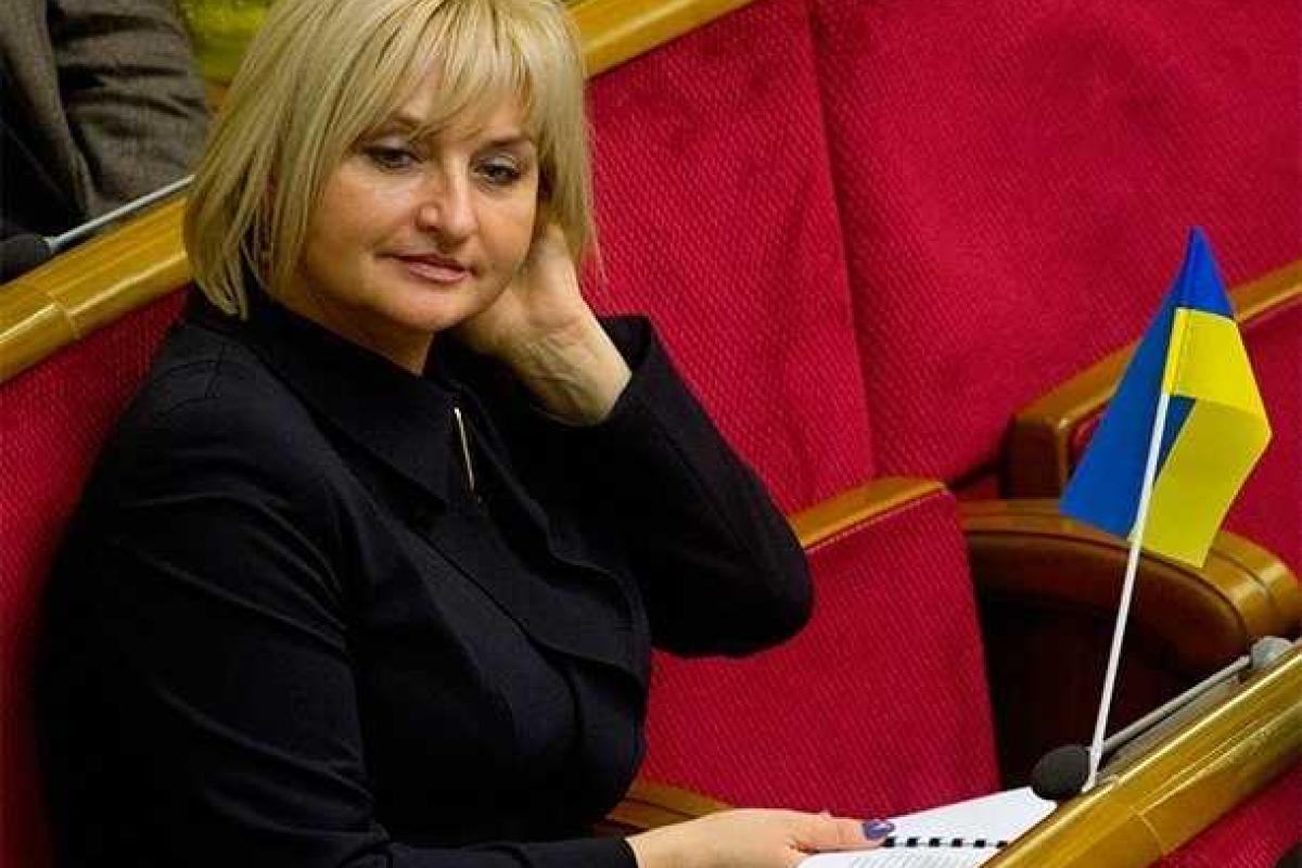 Луценко: удержаться в своем кресле Яценюку помогла группа олигархов