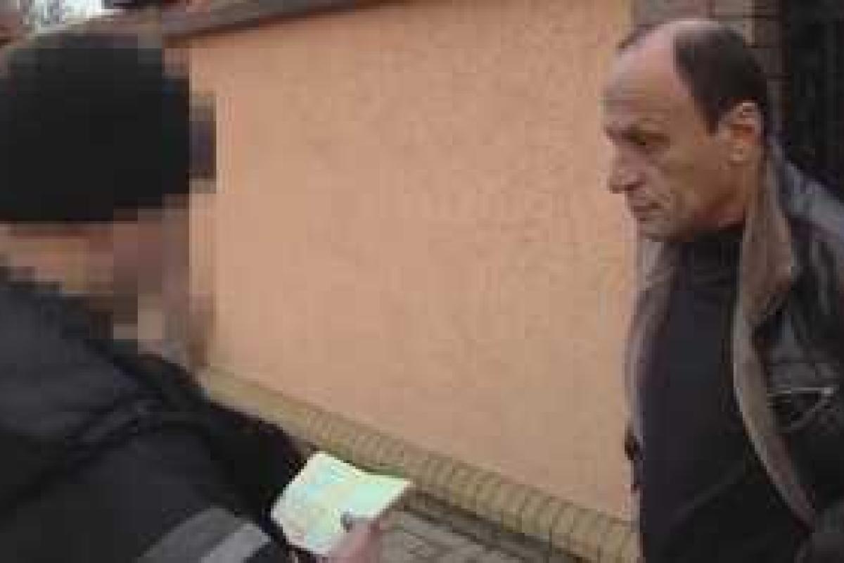 В сеть попало видео, снятое во время обыска в доме "министра" ЖКХ "ЛНР": заметно, что чиновник не голодает В сеть попало видео, снятое во время обыска в доме "министра" ЖКХ "ЛНР": заметно, что чиновник не голодает