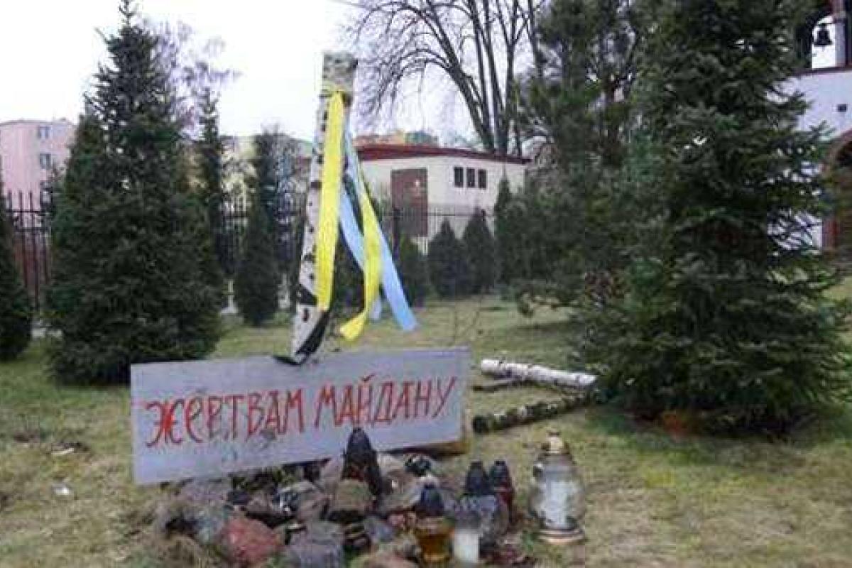 Акт вандализма: в Польше неизвестные разрушили крест памяти героям Евромайдана