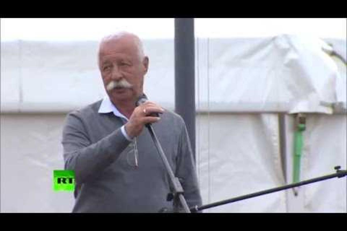 Леонид Якубович и Алексей Глызин выступили перед военными на авиабазе в Сирии