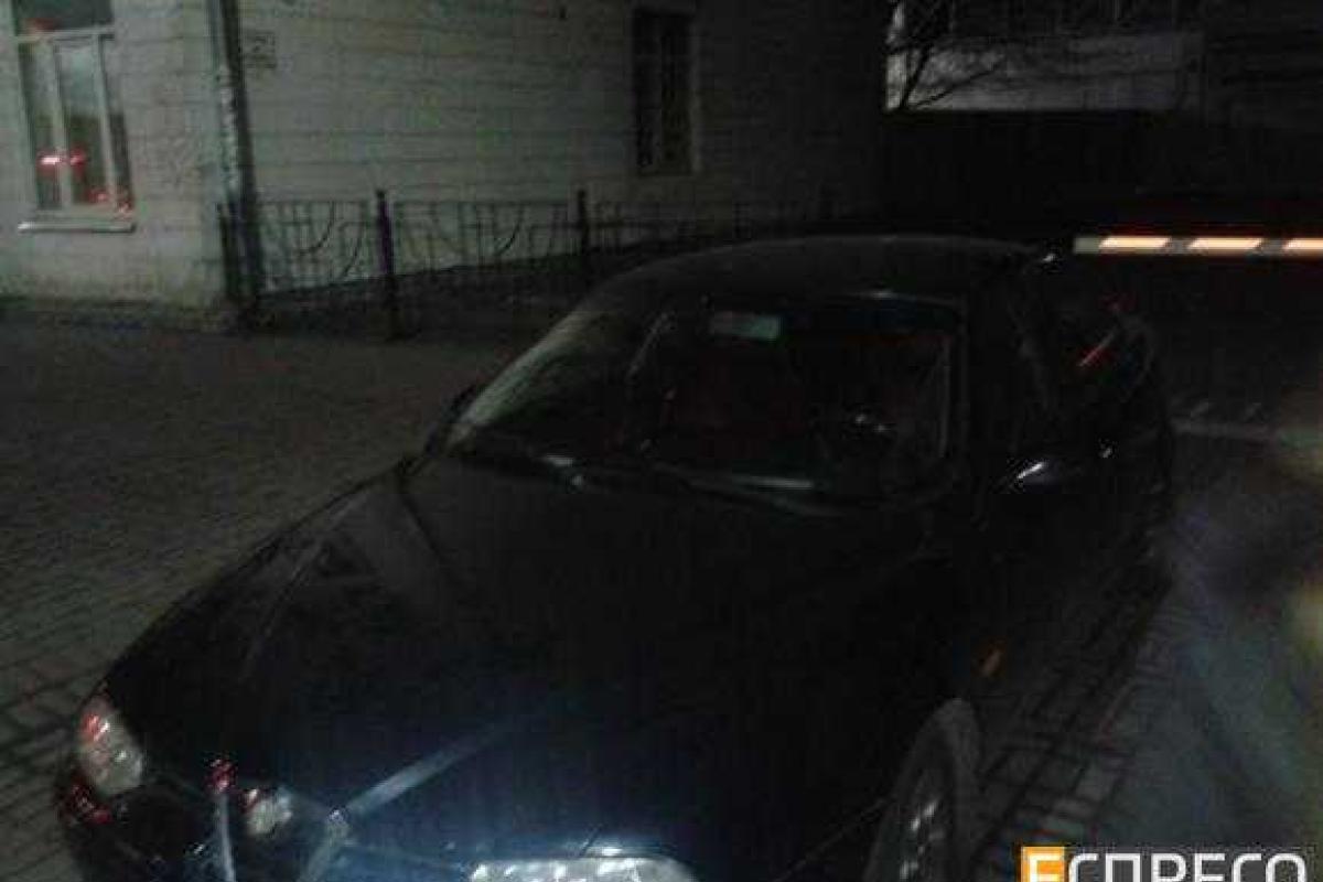 В столице задержаны вооруженные мужчины, преследовавшие бойцов Самообороны Киева В столице задержаны вооруженные мужчины, преследовавшие бойцов Самообороны Киева