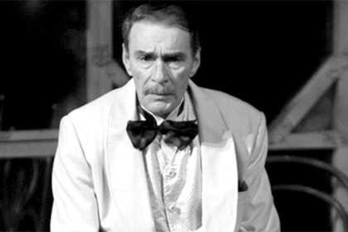 Российский актер Эмиляно Очагавия скончался в больнице, получив тяжелые ожоги при пожаре в квартире