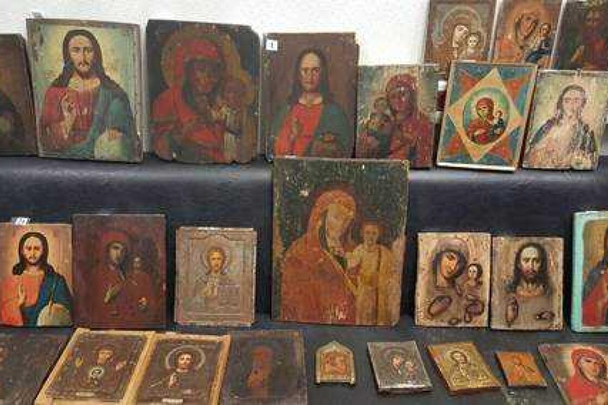 Иностранец был задержан в харьковском аэропорту при попытке вывоза из Украины коллекции старинных икон Иностранец был задержан в харьковском аэропорту при попытке вывоза из Украины коллекции старинных икон