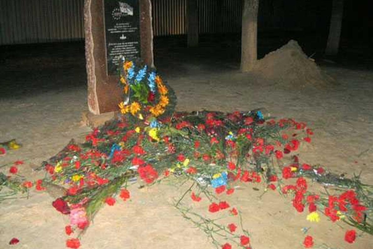 В Харькове задержан уроженец Донецка, который пытался разрушить стелу-памятник погибшим во время теракта В Харькове задержан уроженец Донецка, который пытался разрушить стелу-памятник погибшим во время теракта