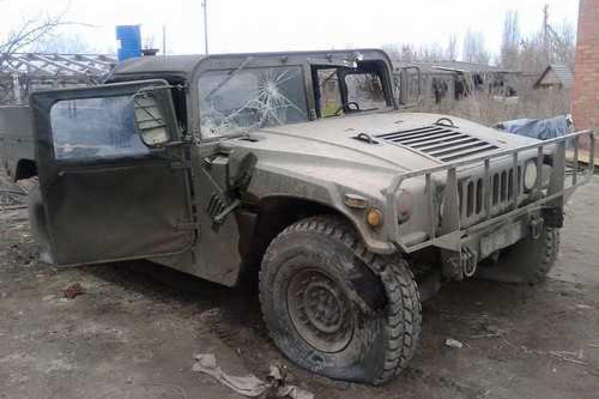 Расстрел мобильной группы на Луганщине: в сеть попали фото побывавшего в бою автомобиля "Hummer" Расстрел мобильной группы на Луганщине: в сеть попали фото побывавшего в бою автомобиля "Hummer"
