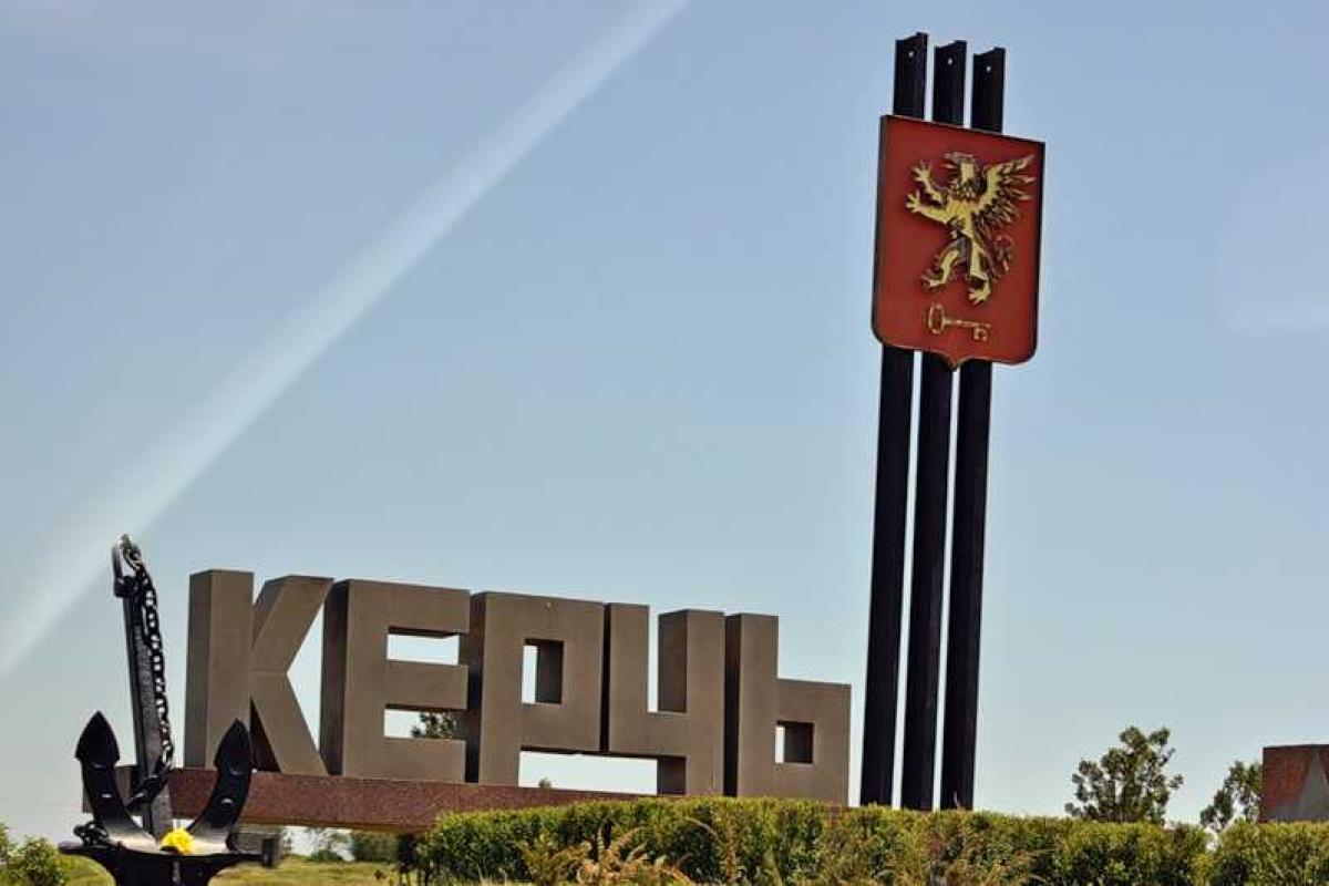 В Керчи полиция и силы народного ополчения разыскивают мужчину, напавшего на девушек с пророссийскими взглядами