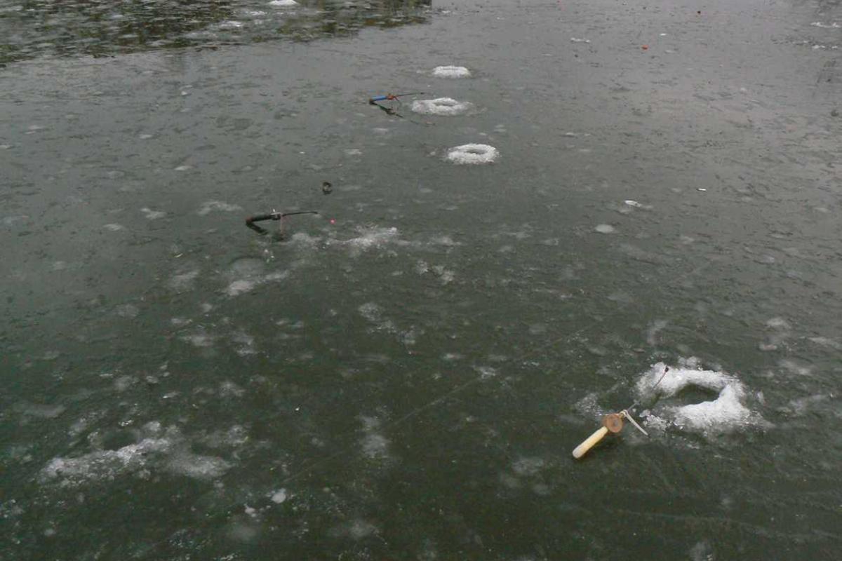 Фатальная рыбалка: на Харьковщине под лед ушли два рыбака, спасти удалось только одного Фатальная рыбалка: на Харьковщине под лед ушли два рыбака, спасти удалось только одного