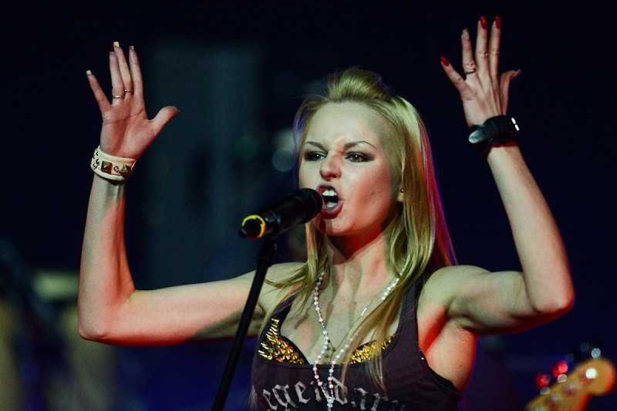 Сергей Шнуров отобрал у экс-солистки Алисы Вокс право петь "лабутены"