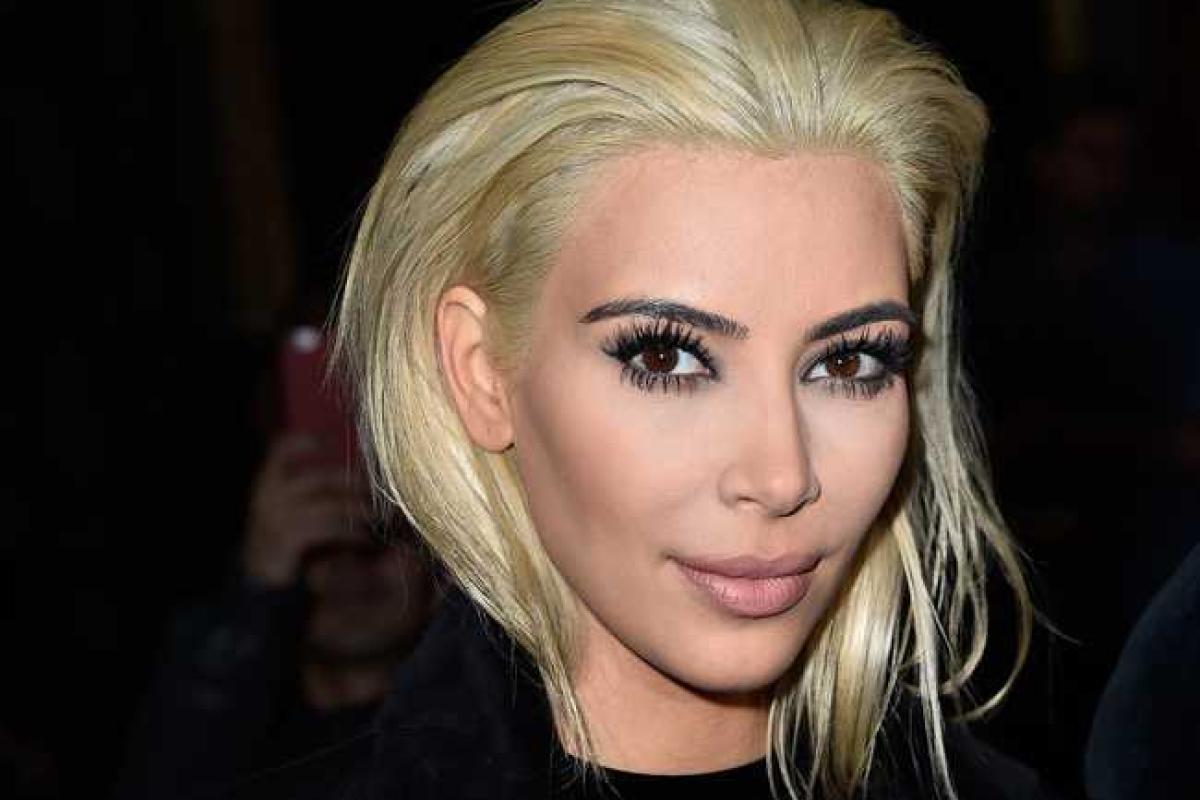 Светская львица Ким Кардашьян подарила поклонникам откровенный пикантный снимок