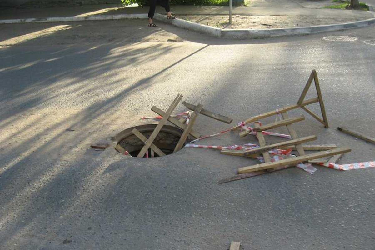 В Ростове-на-Дону школьница упала в люк с кипятком В Ростове-на-Дону школьница упала в люк с кипятком