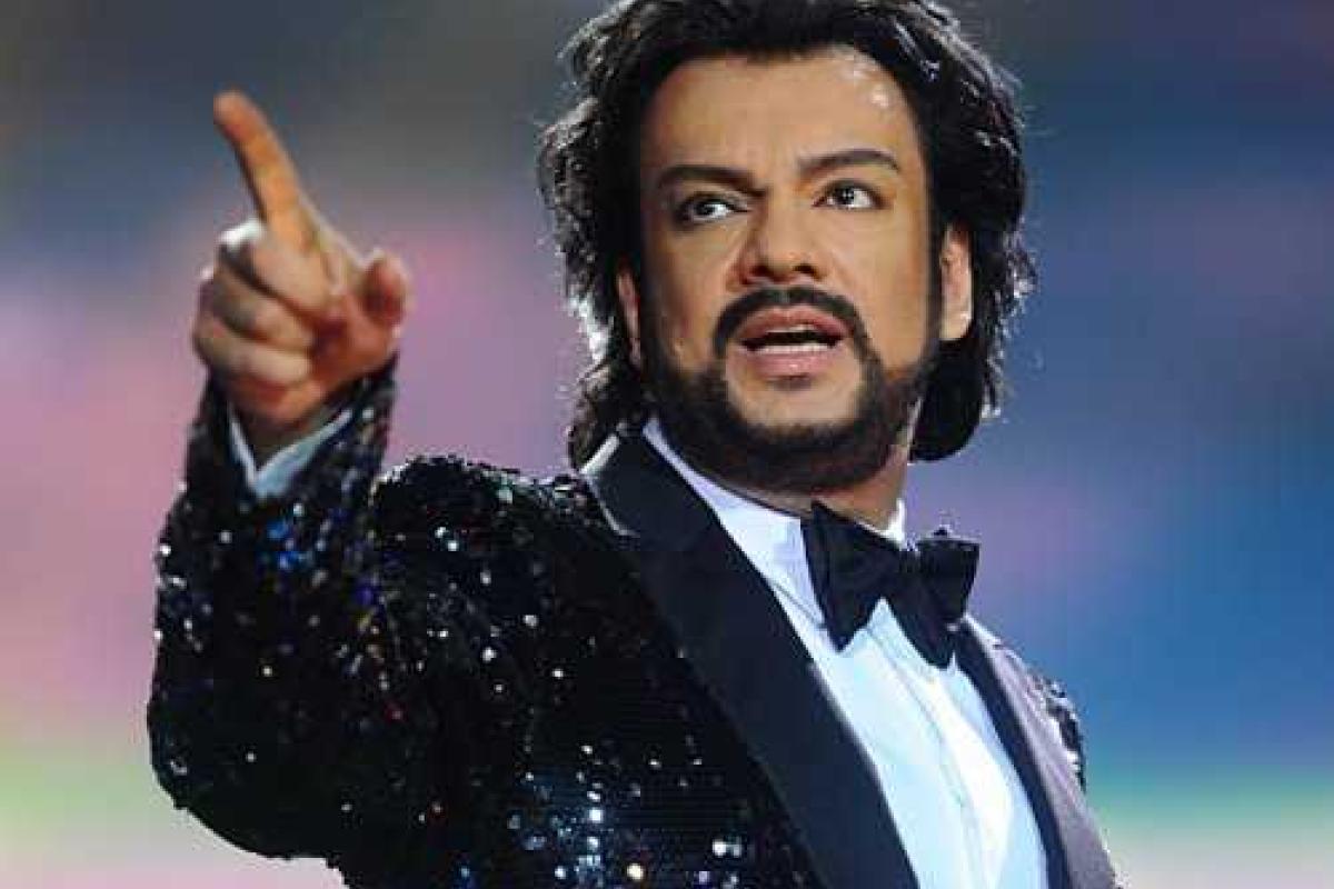 Филипп Киркоров упал на колени перед супругой пресс-секретаря президента России Дмитрия Пескова