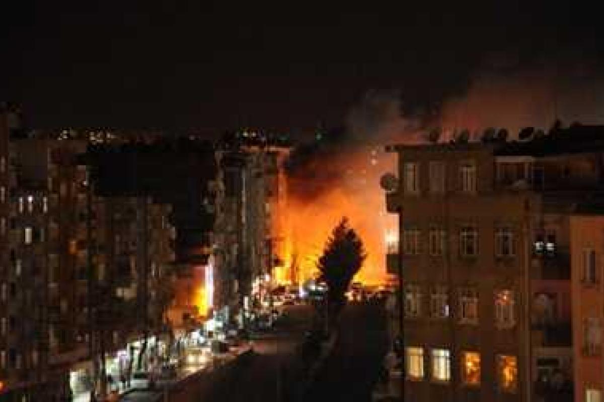 В Турции массовые столкновения силовиков с курдами: в ход пошла бронетехника и вертолеты В Турции массовые столкновения силовиков с курдами: в ход пошла бронетехника и вертолеты