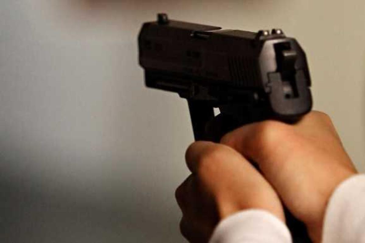 В Киеве владелец ресторана открыл стрельбу по коммунальщикам: ранены два человека В Киеве владелец ресторана открыл стрельбу по коммунальщикам: ранены два человека