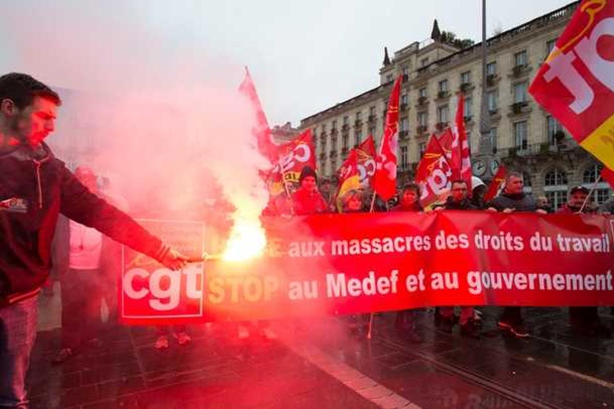 Во Франции масштабные протесты против реформ трудового законодательства закончились стычками с полицией