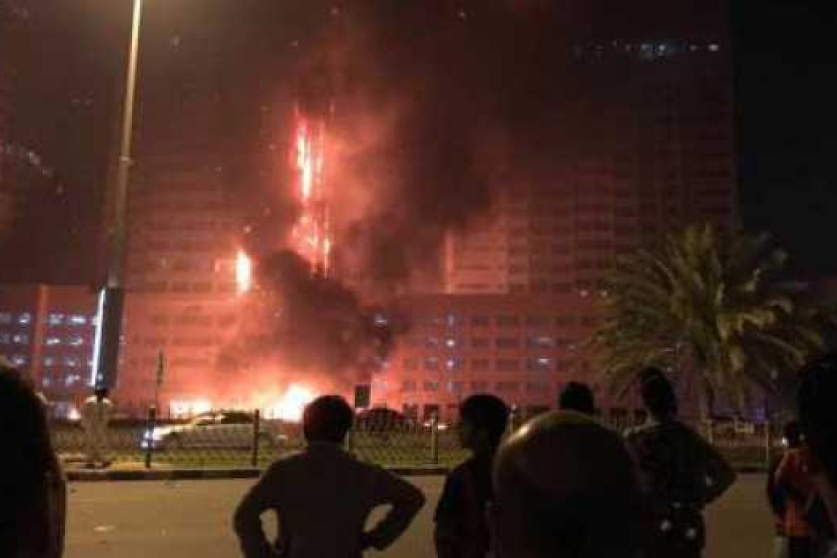 В ОАЭ горят два небоскреба: проводится эвакуация жильцов В ОАЭ горят два небоскреба: проводится эвакуация жильцов