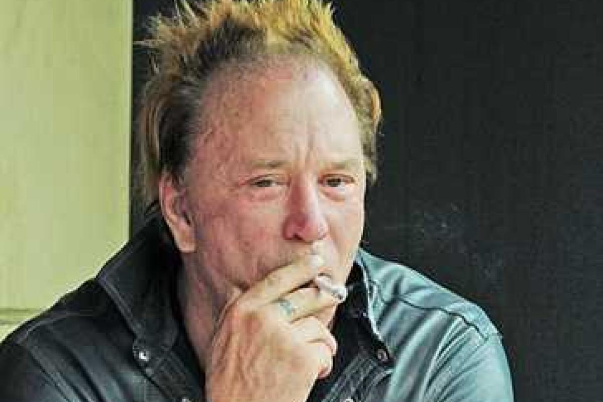 Любвеобильный Микки Рурк вновь замечен в компании с юной красоткой