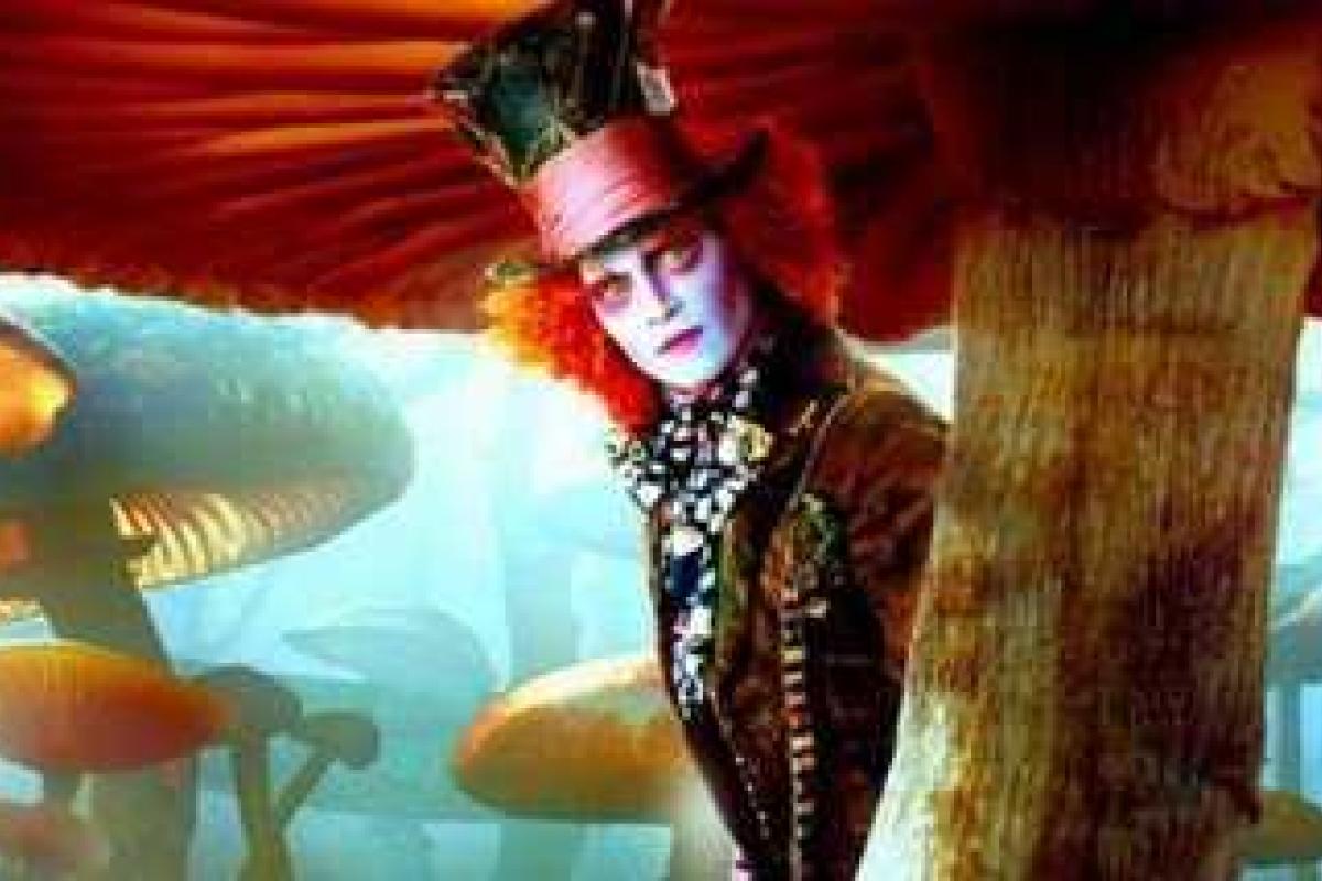 Опубликован новый трейлер фантастического фильма "Алиса в Зазеркалье"