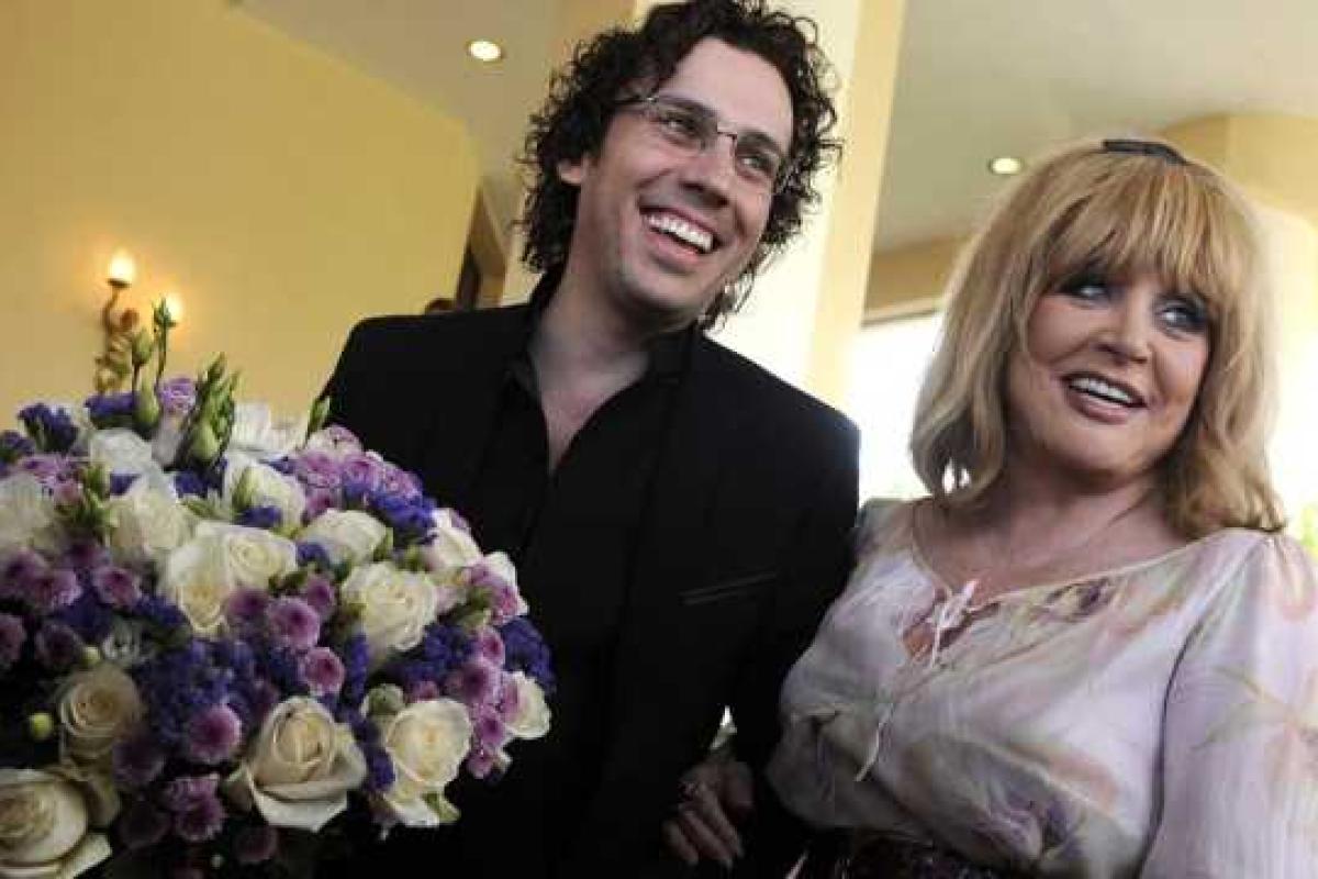 Звездная семья Алла Пугачева и Максим Галкин пригласили друзей на праздник прихода весны