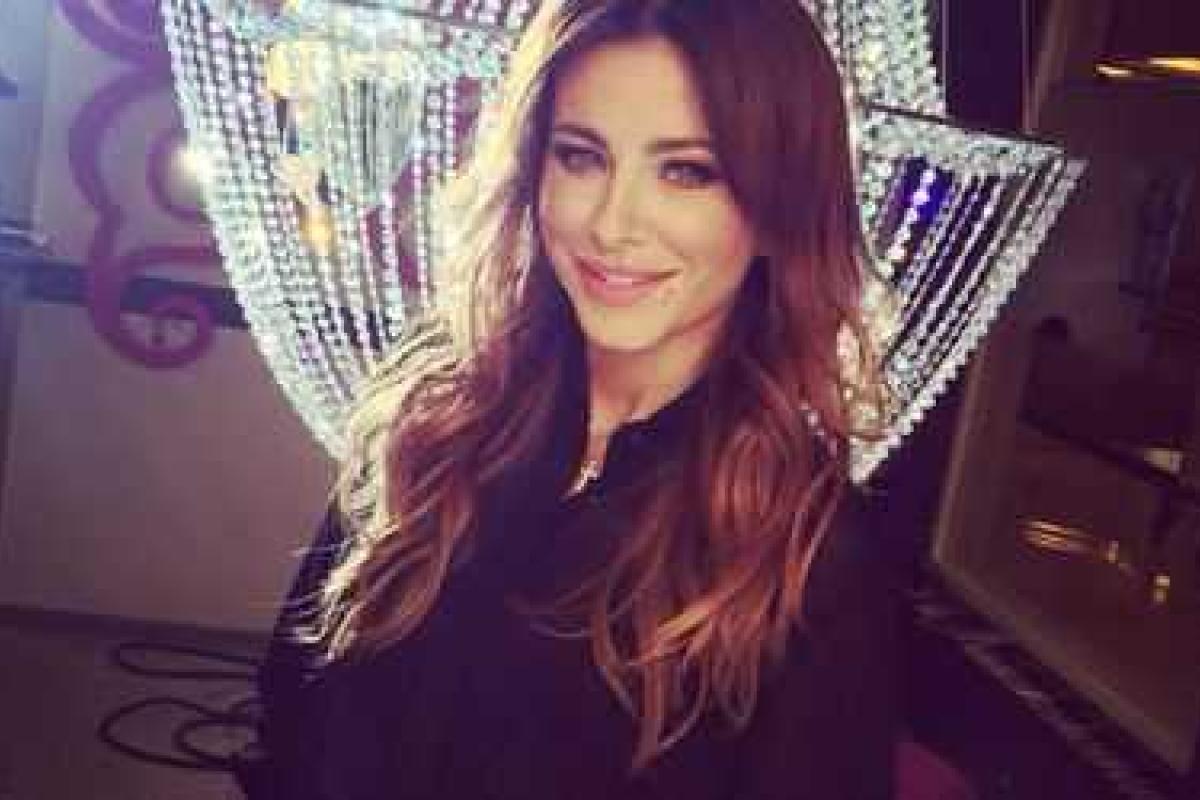 Поклонникам Ани Лорак не понравился новый скромный наряд певицы