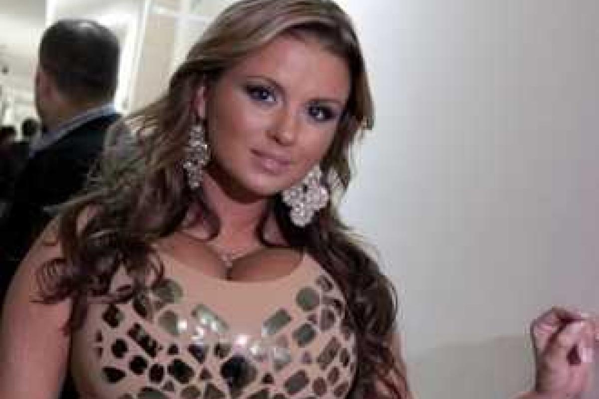 Певица Анна Семенович в день своего 36-летия представила поклонникам новую лирическую песню