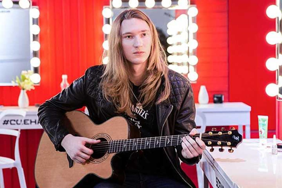 Певец из Беларуси Саша Иванов на съемках клипа прострелил собственную руку Певец из Беларуси Саша Иванов на съемках клипа прострелил собственную руку