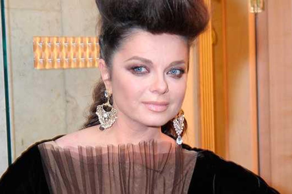 Певица Наташа Королева шокировала публику нелепым нарядом на концерте Киркорова