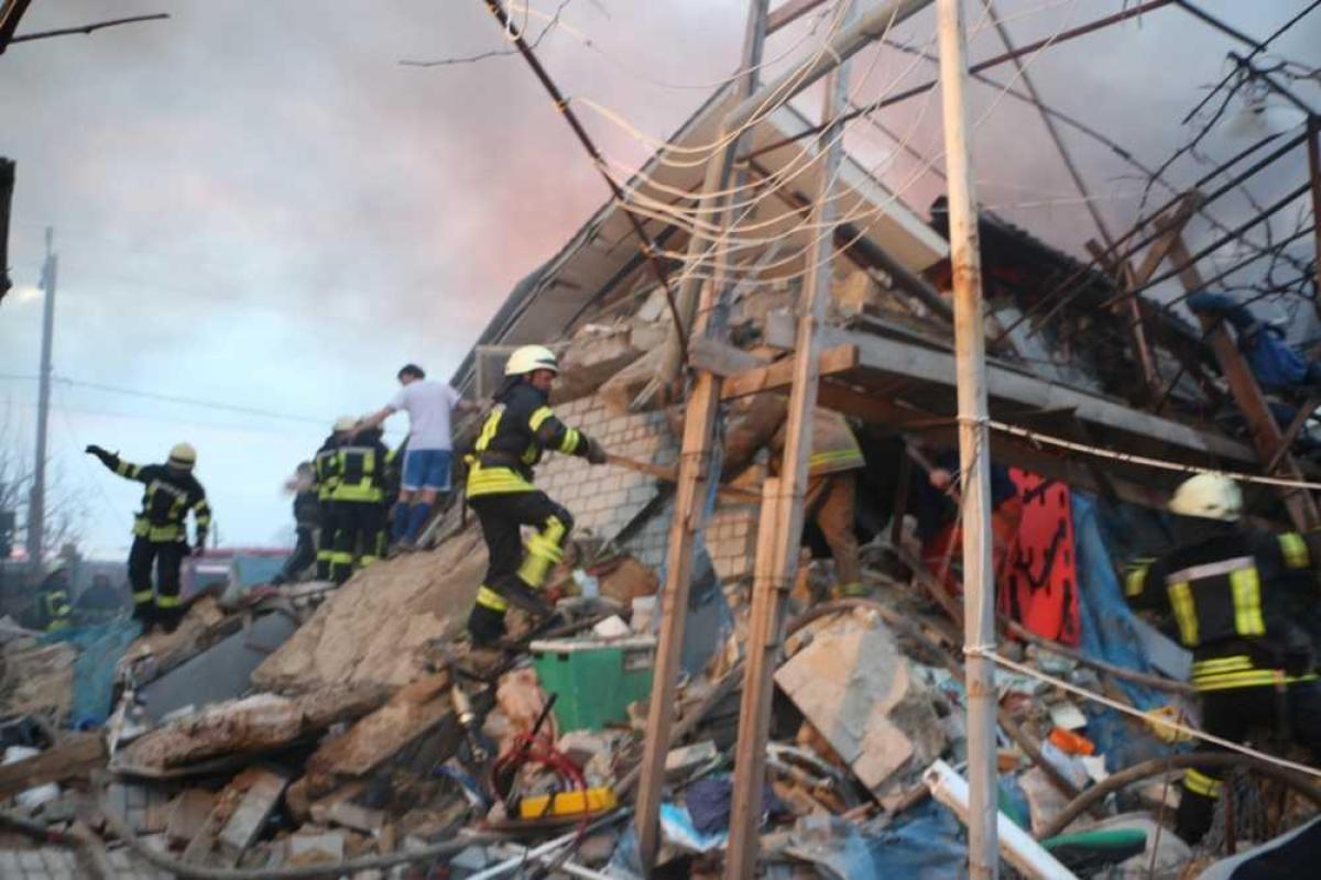На Одесчине спасатели вытащили тело 6-летнего мальчика из-под руин взорвавшегося дома 