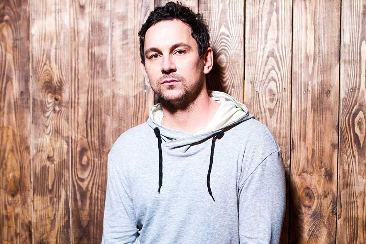 Музыкант о требовании Земфиры убрать украинский флаг: британцы или американцы убрали бы свой флаг вместе с ней