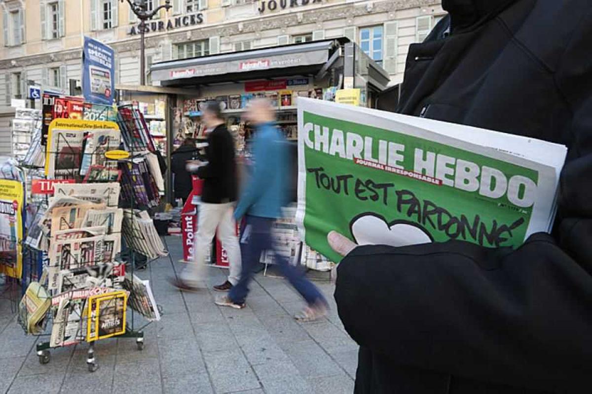Новый номер газеты "Charlie Hebdo" вышел с карикатурой на теракты в Брюсселе