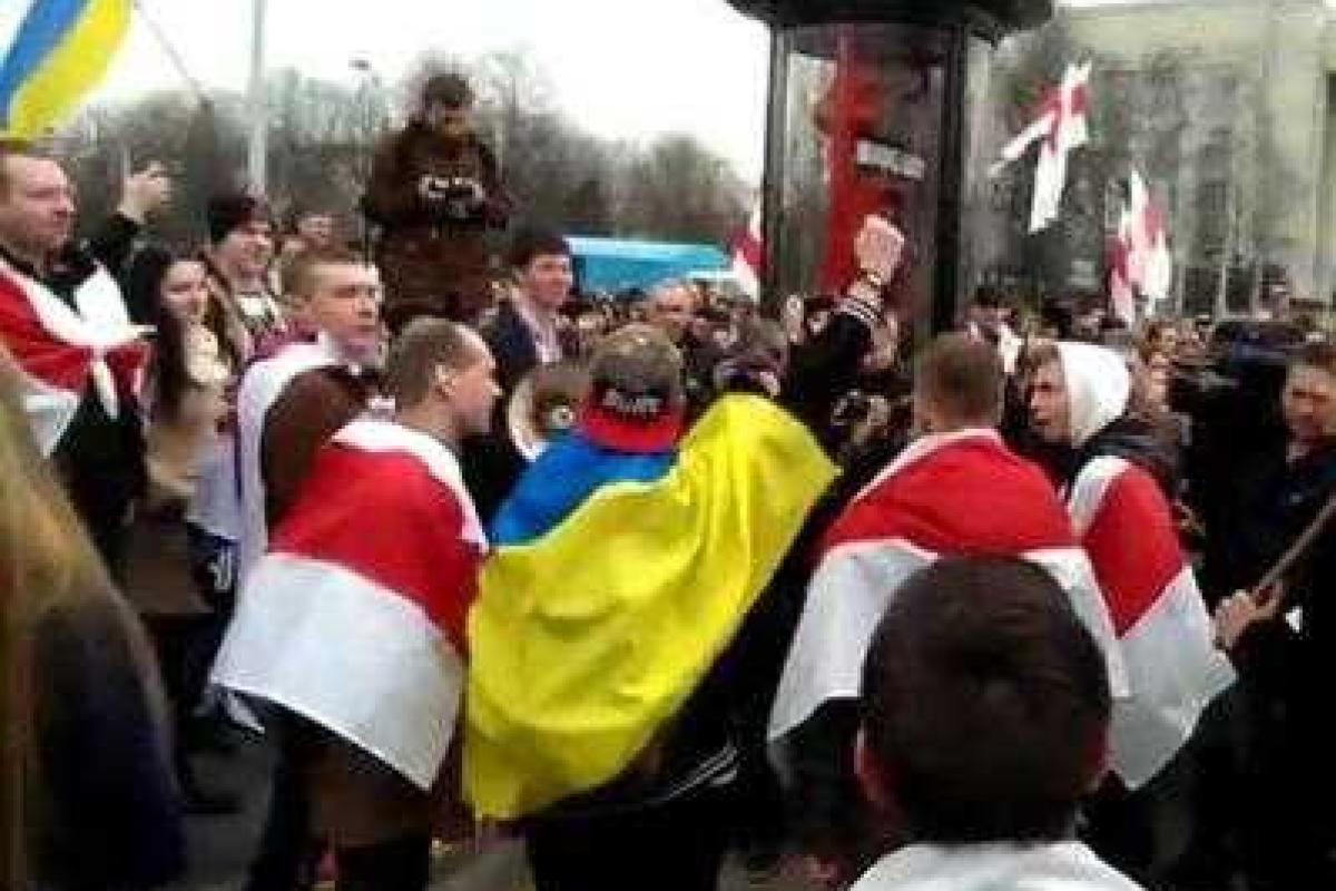 В Минске белорусские оппозиционеры отметили День воли с антиросскийскими лозунгами и плакатами