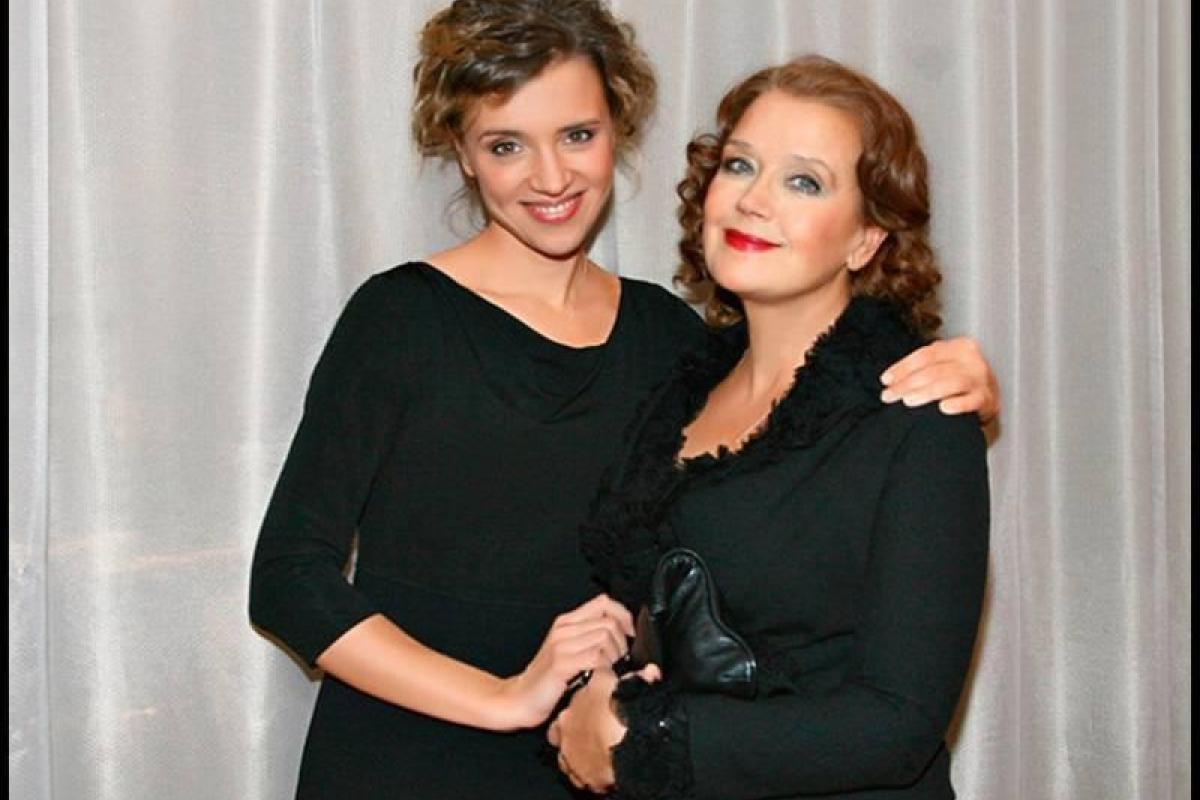 Актриса Ксения Алферова познакомилась со своим биологическим отцом из Болгарии