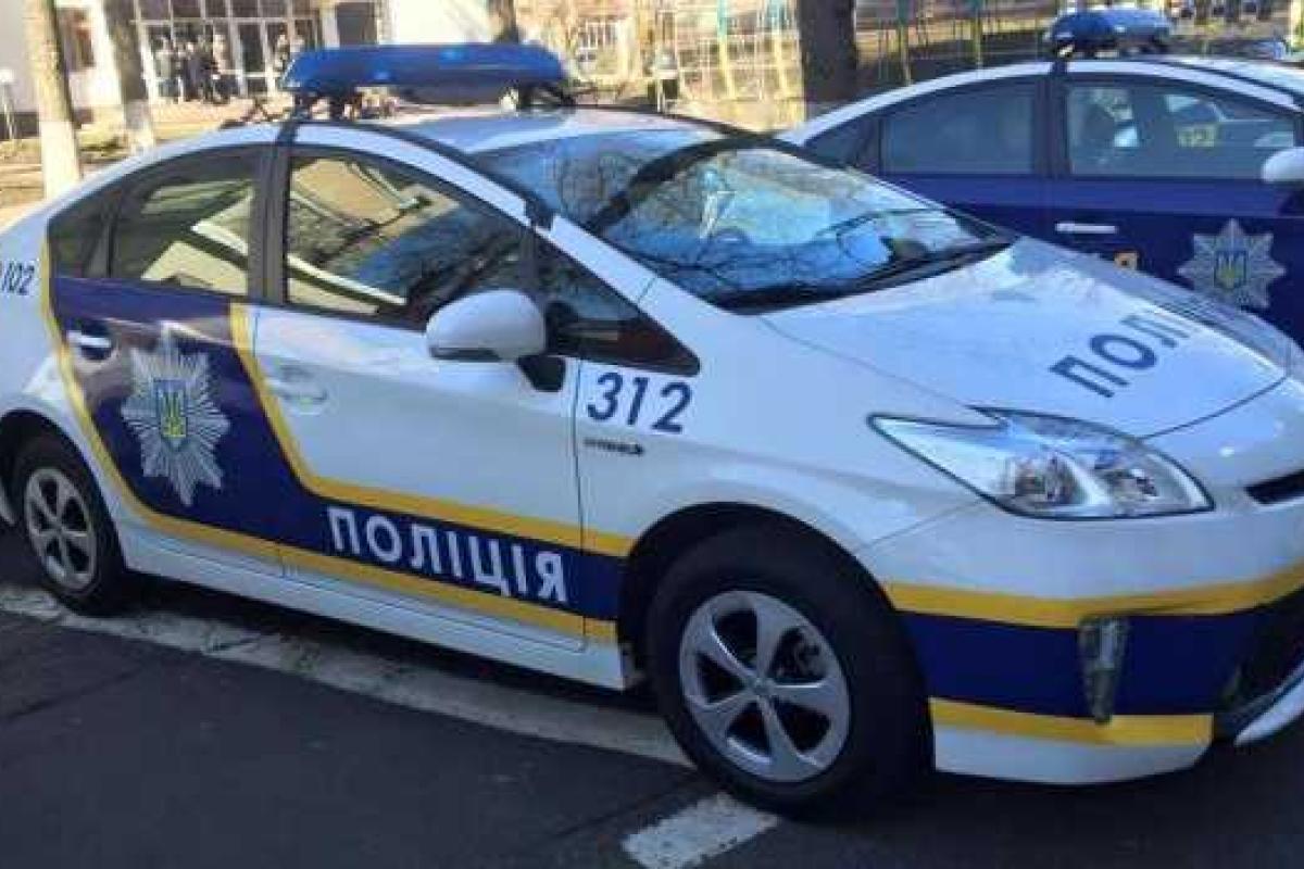 В Харькове патрульные полицейские задержали "коллег" во время кражи в заброшенном торговом центре