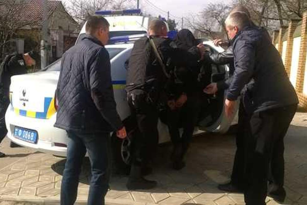 В Херсоне совершено вооруженное разбойное нападение на семью городского прокурора В Херсоне совершено вооруженное разбойное нападение на семью городского прокурора