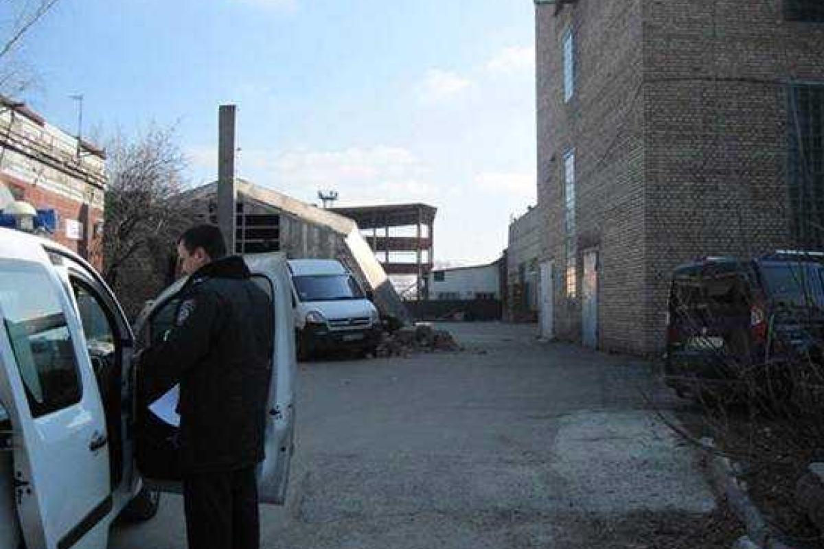 В Киеве на одном  из предприятий рухнувшая стена смертельно травмировала работника В Киеве на одном  из предприятий рухнувшая стена смертельно травмировала работника
