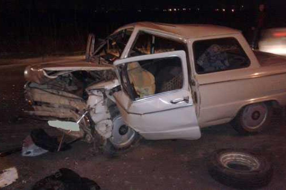 В Ровно автомобиль "ЗАЗ" вылетел на встречную полосу и впечатался в иномарку: водитель погиб на месте В Ровно автомобиль "ЗАЗ" вылетел на встречную полосу и впечатался в иномарку: водитель погиб на месте