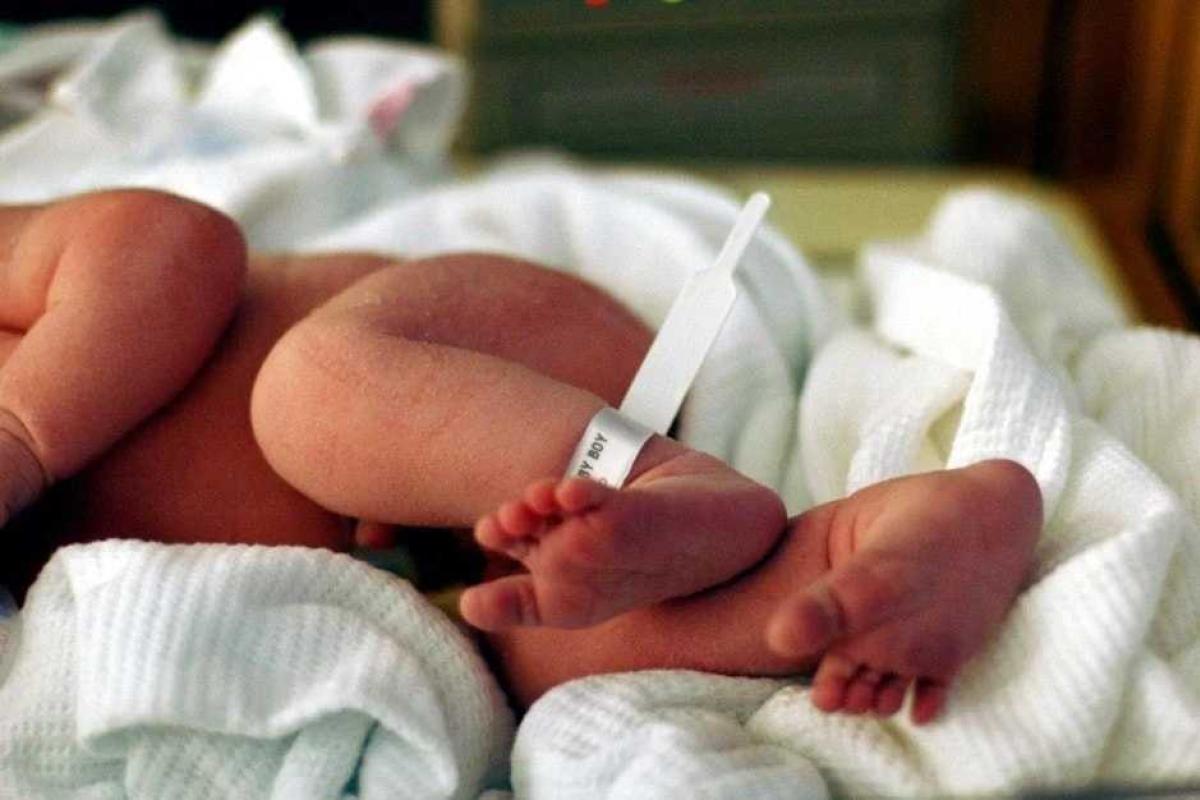 В Китае юный отец продал новорожденную дочь, чтобы купить мотоцикл и iPhone