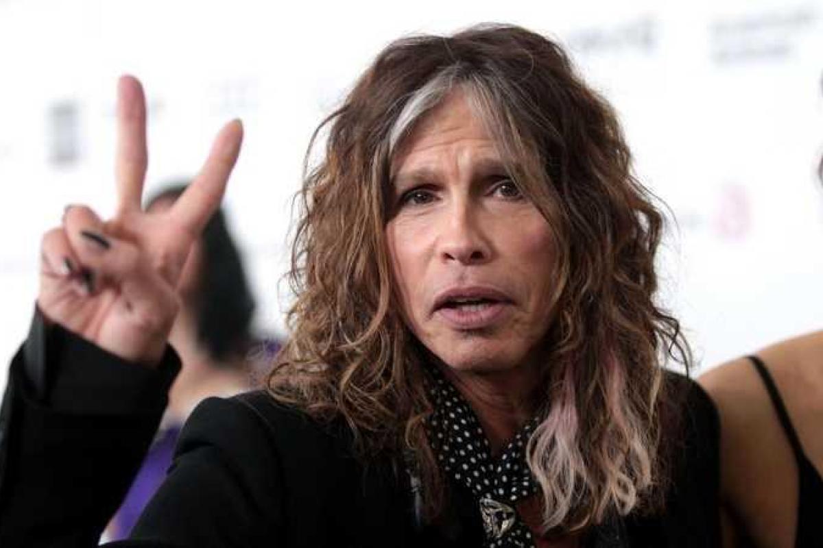 Рок-музыкант Стивен Тайлер закрутил роман со своей молодой ассистенткой Рок-музыкант Стивен Тайлер закрутил роман со своей молодой ассистенткой