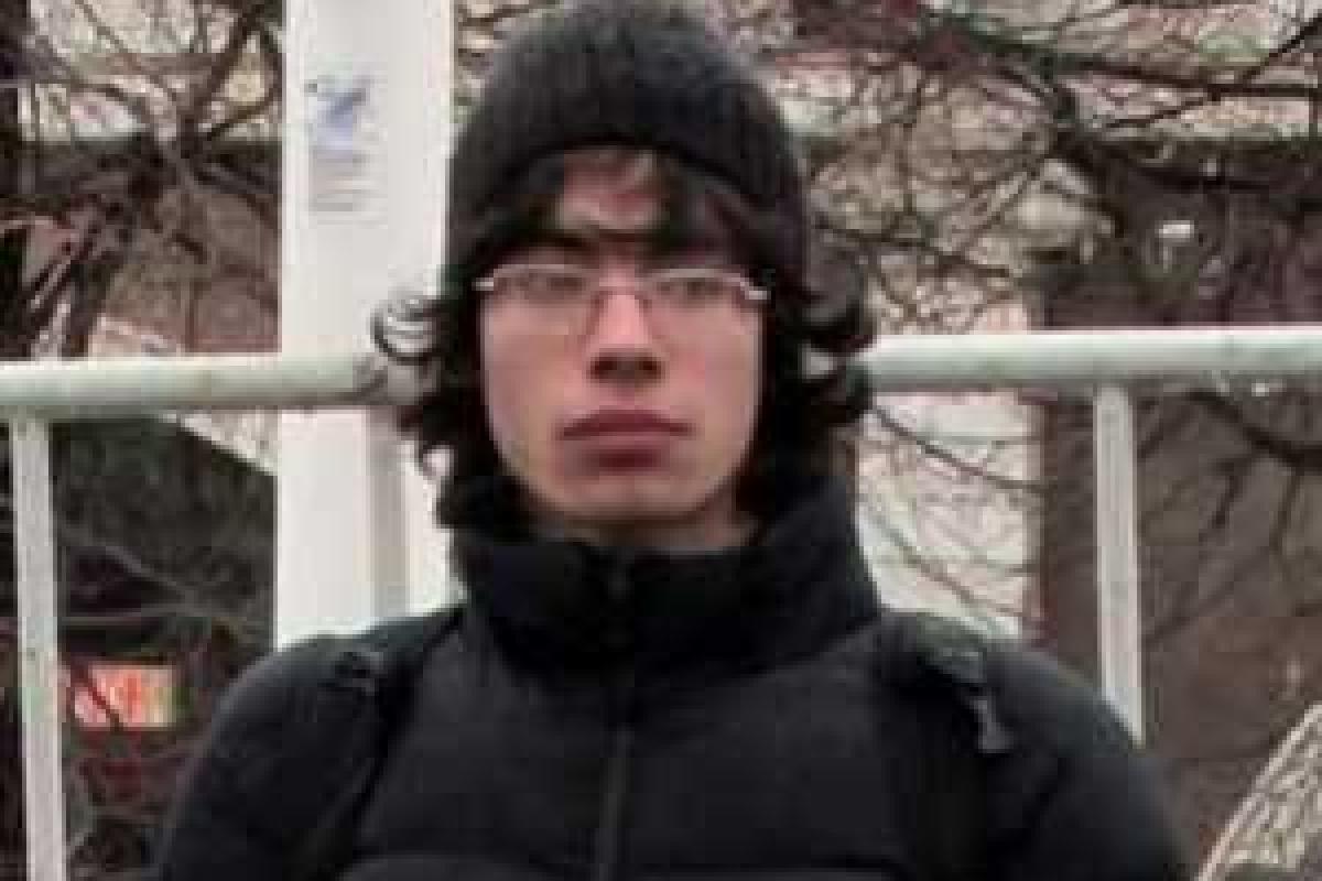 Житель Москвы, которого родители выгнали из дома за поддержку Савченко и Украины, снова вышел на одиночный пикет