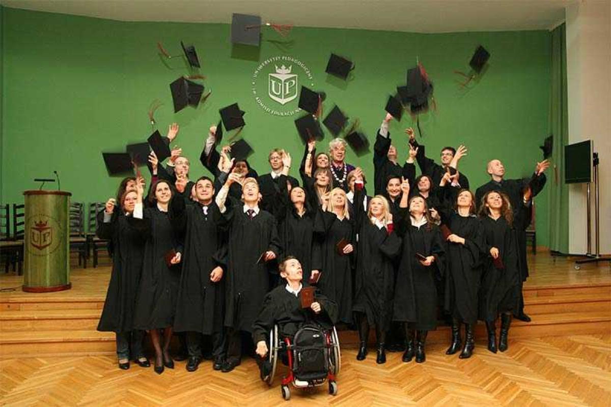 В Польше государственные вузы снизили стоимость обучения для иностранных студентов