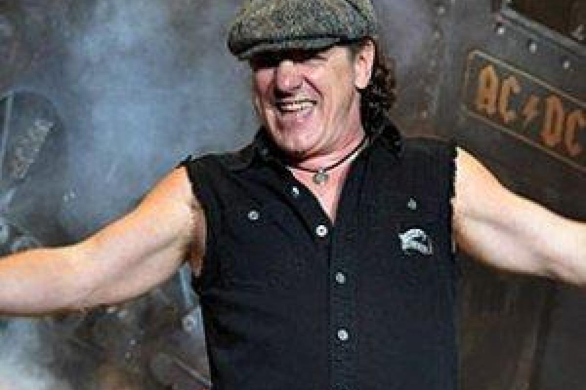 Медики предупредили, что лидер группы "AC/DC" может полностью оглохнуть