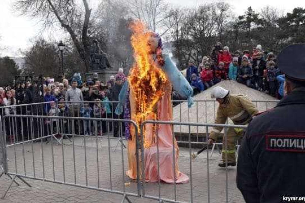В Симферополе на праздновании Масленицы полиция проверяла даже детские вещи